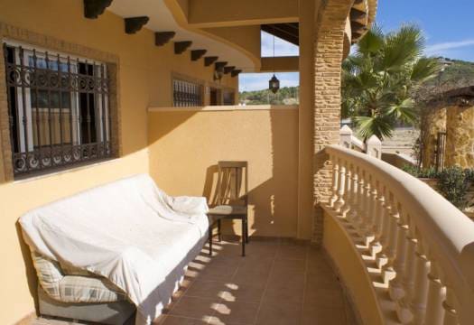 4 slaapkamer Villa te koop in Guardamar del Segura met zwembad - € 199.995 (Ref: 7325717)