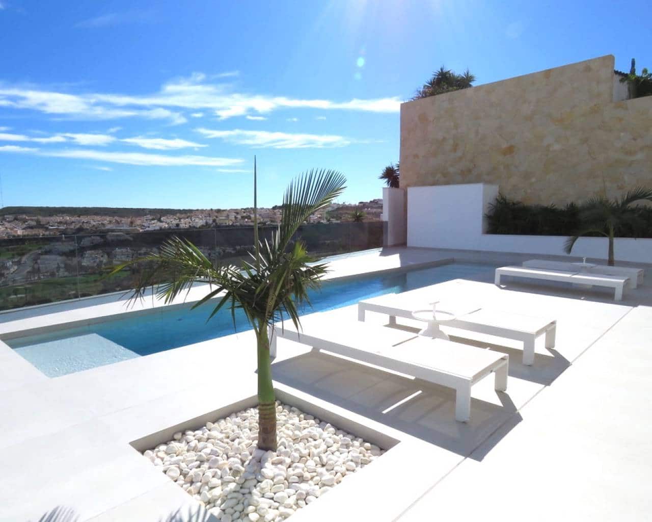 4 sypialnia Willa na sprzedaż w Ciudad Quesada z basenem - 1 799 000 € (Ref: 8041004)