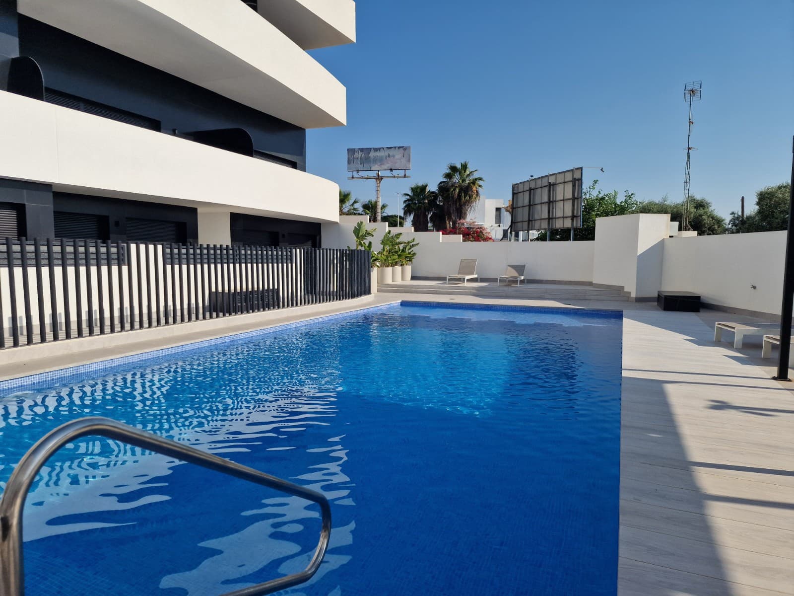 Chalet de 4 habitaciones en Guardamar del Segura en venta con piscina garaje - 595.000 € (Ref: 9142320)