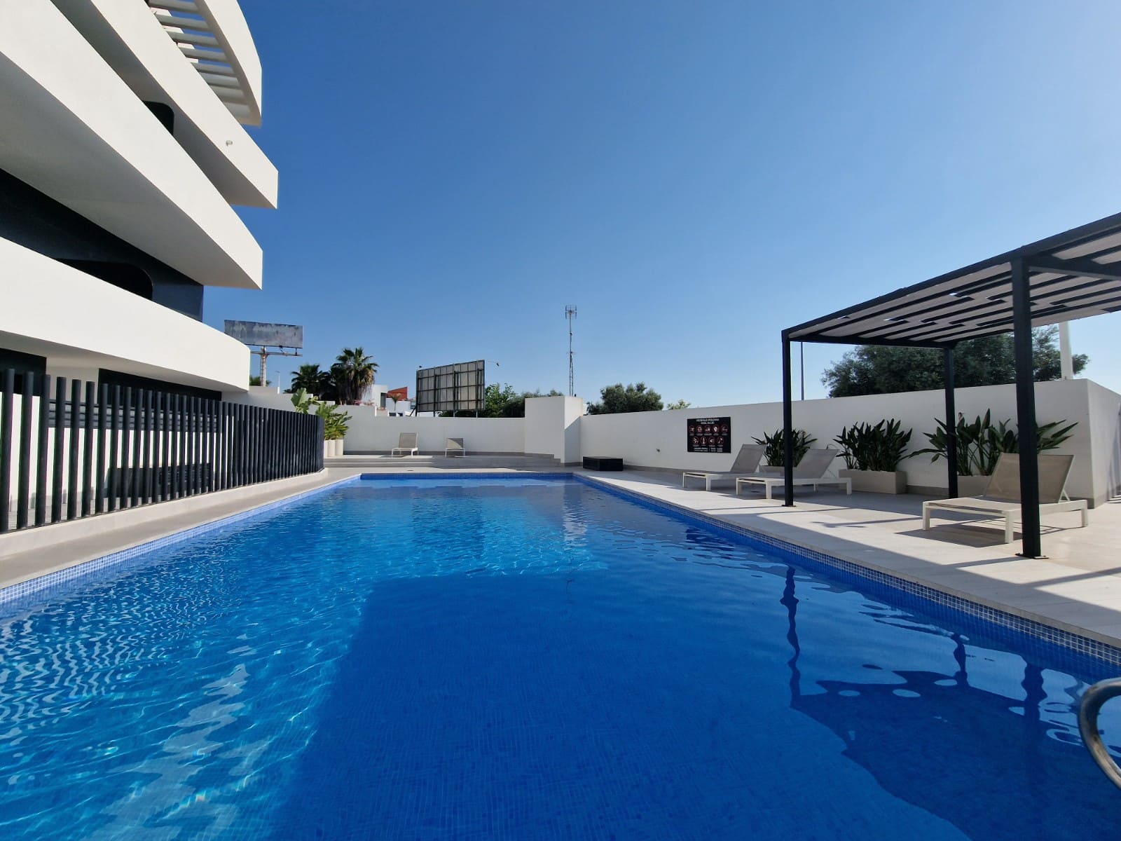Chalet de 4 habitaciones en Guardamar del Segura en venta con piscina garaje - 595.000 € (Ref: 9142320)