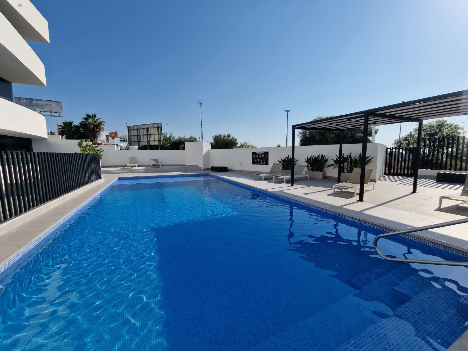 Chalet de 4 habitaciones en Guardamar del Segura en venta con piscina garaje - 595.000 € (Ref: 9142320)