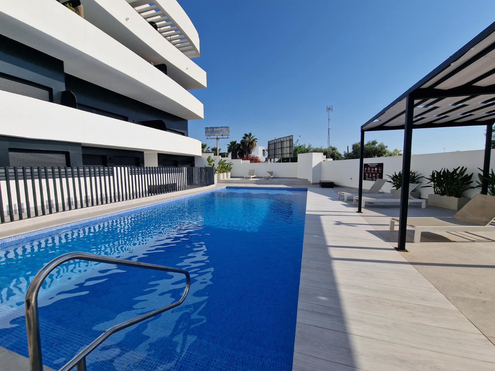Chalet de 4 habitaciones en Guardamar del Segura en venta con piscina garaje - 595.000 € (Ref: 9142320)