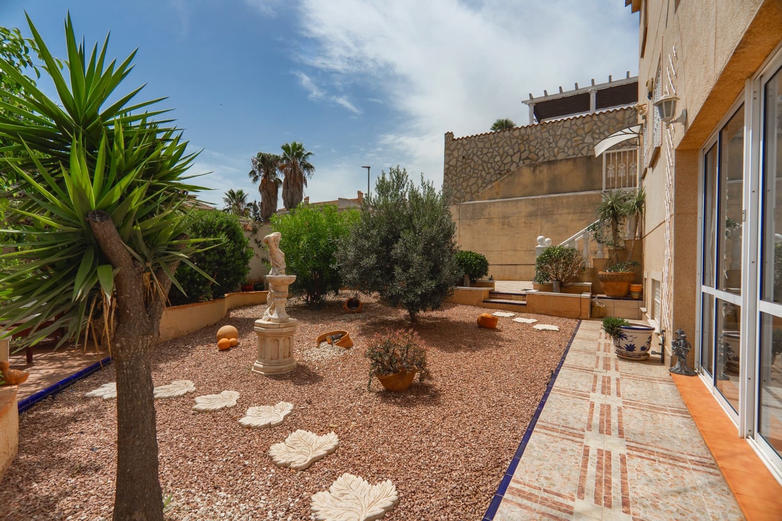 5 bedroom Villa for sale in Ciudad Quesada with pool - € 350,000 (Ref: 9145341)