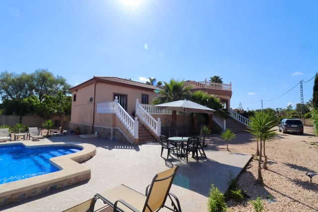 4 soveværelse Finca/Landehus til salg i Catral med swimmingpool - € 459.000 (Ref: 9243060)