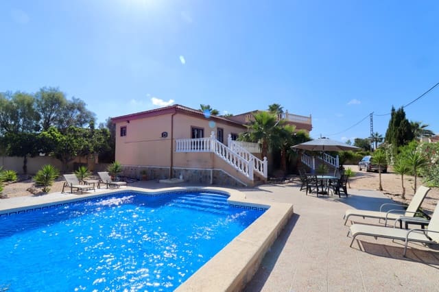 4 soveværelse Finca/Landehus til salg i Catral med swimmingpool - € 459.000 (Ref: 9243060)