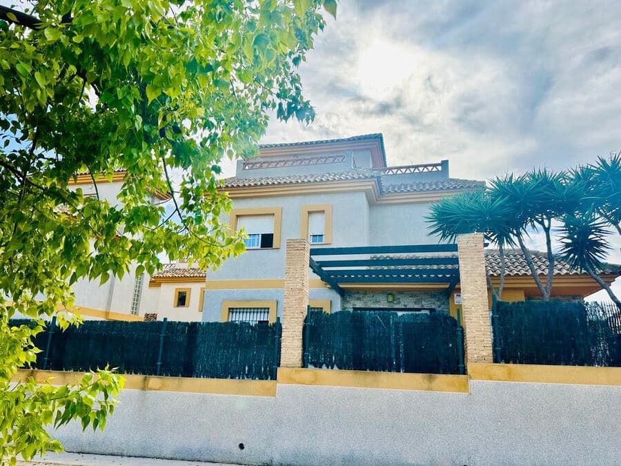 Chalet de 3 habitaciones en Los Montesinos en venta con piscina garaje - 280.000 € (Ref: 9353320)