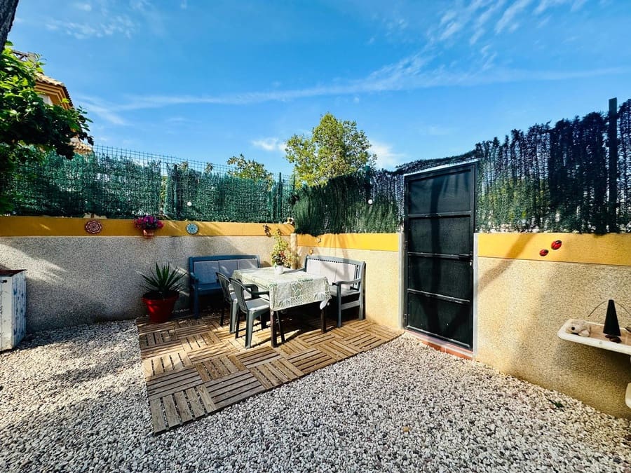 Chalet de 3 habitaciones en Los Montesinos en venta con piscina garaje - 280.000 € (Ref: 9353320)