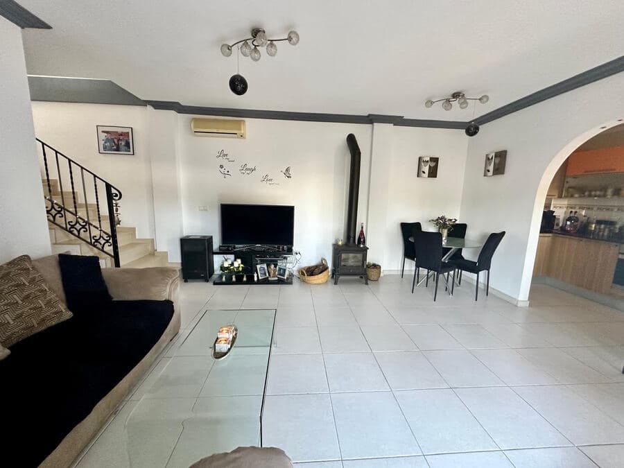 Chalet de 3 habitaciones en Los Montesinos en venta con piscina garaje - 280.000 € (Ref: 9353320)