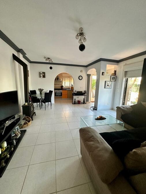 Chalet de 3 habitaciones en Los Montesinos en venta con piscina garaje - 280.000 € (Ref: 9353320)