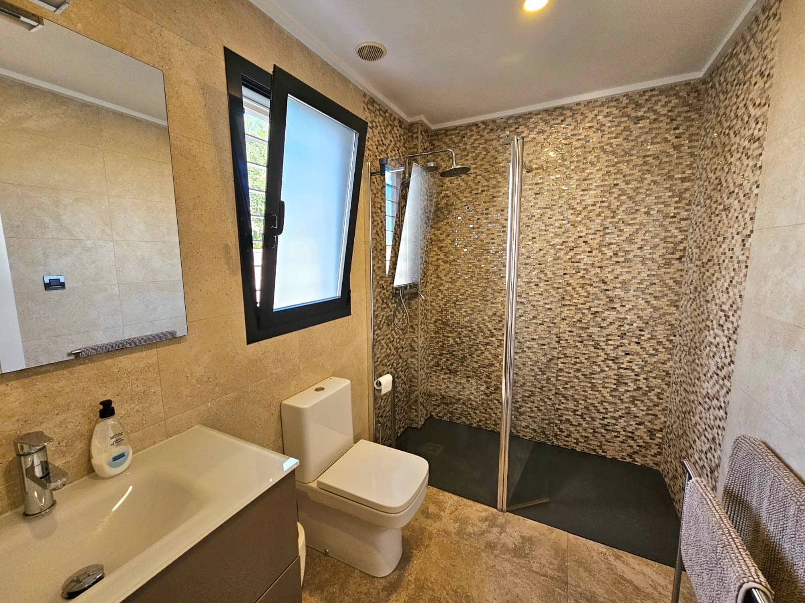 3 bedroom Villa for sale in Ciudad Quesada with pool - € 499,500 (Ref: 9362214)