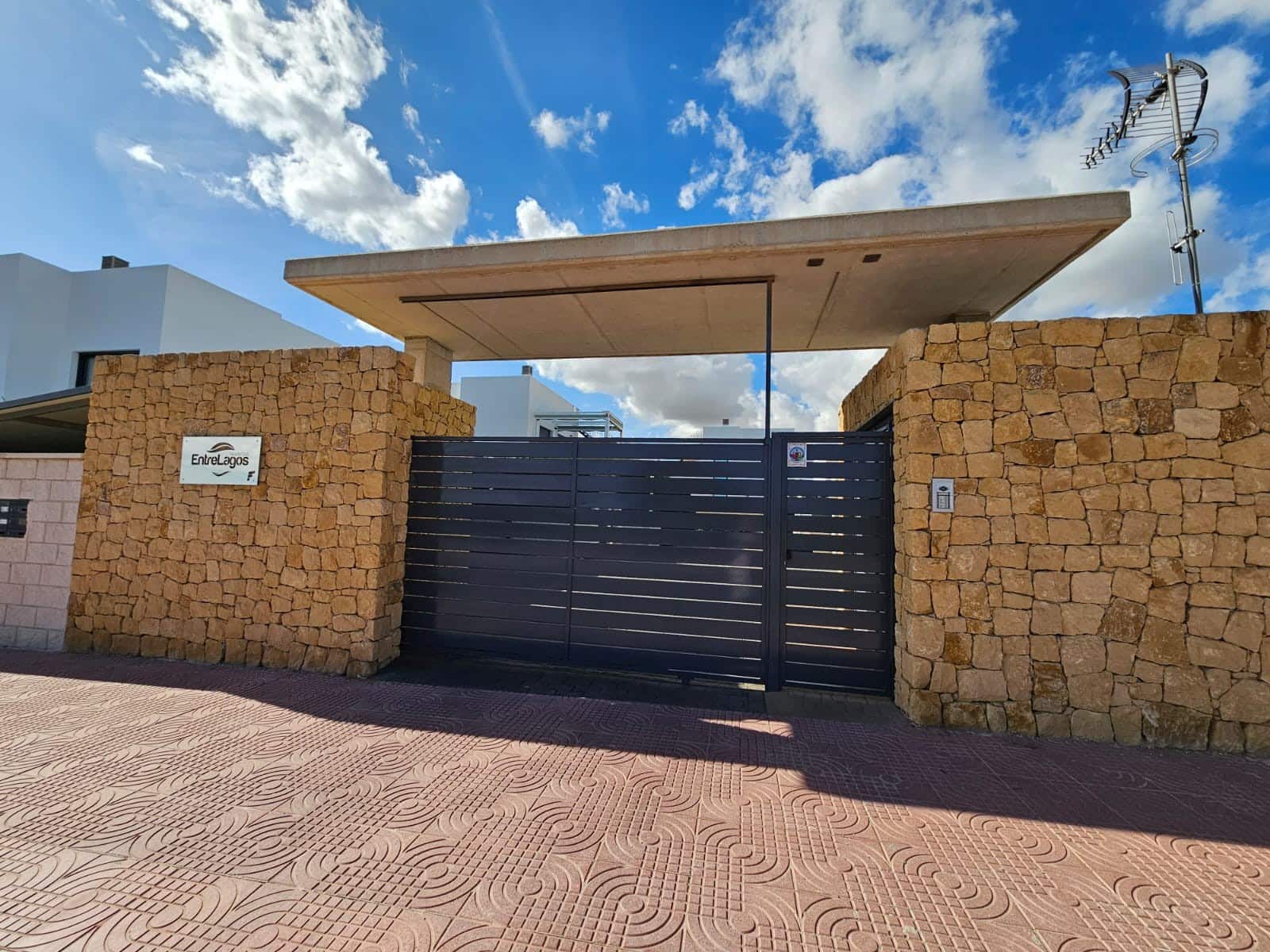 3 bedroom Villa for sale in Ciudad Quesada with pool - € 499,500 (Ref: 9362214)