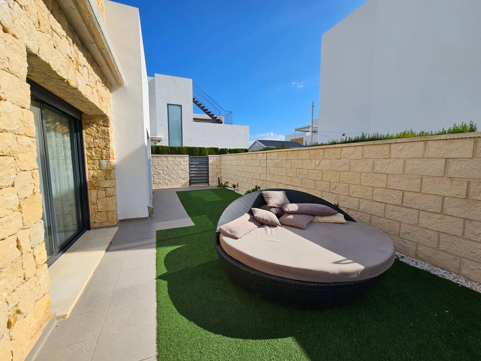 3 bedroom Villa for sale in Ciudad Quesada with pool - € 499,500 (Ref: 9362214)