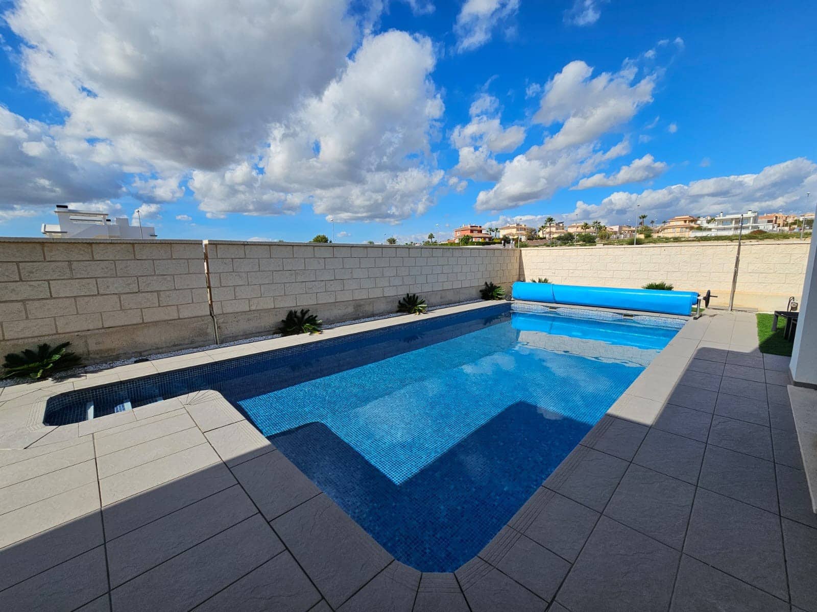 3 bedroom Villa for sale in Ciudad Quesada with pool - € 499,500 (Ref: 9362214)