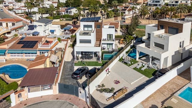 3 bedroom Villa for sale in Ciudad Quesada, Rojales with pool - € 699,000 (Ref: 9406361)