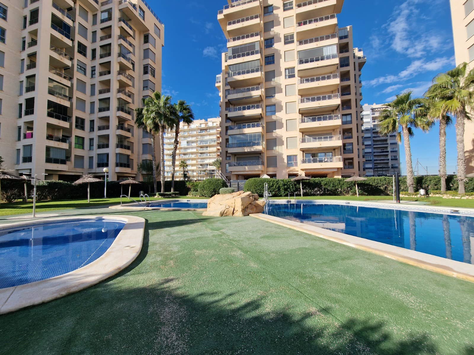 Apartamento de 2 habitaciones en Guardamar del Segura en venta con piscina - 189.000 € (Ref: 9432609)