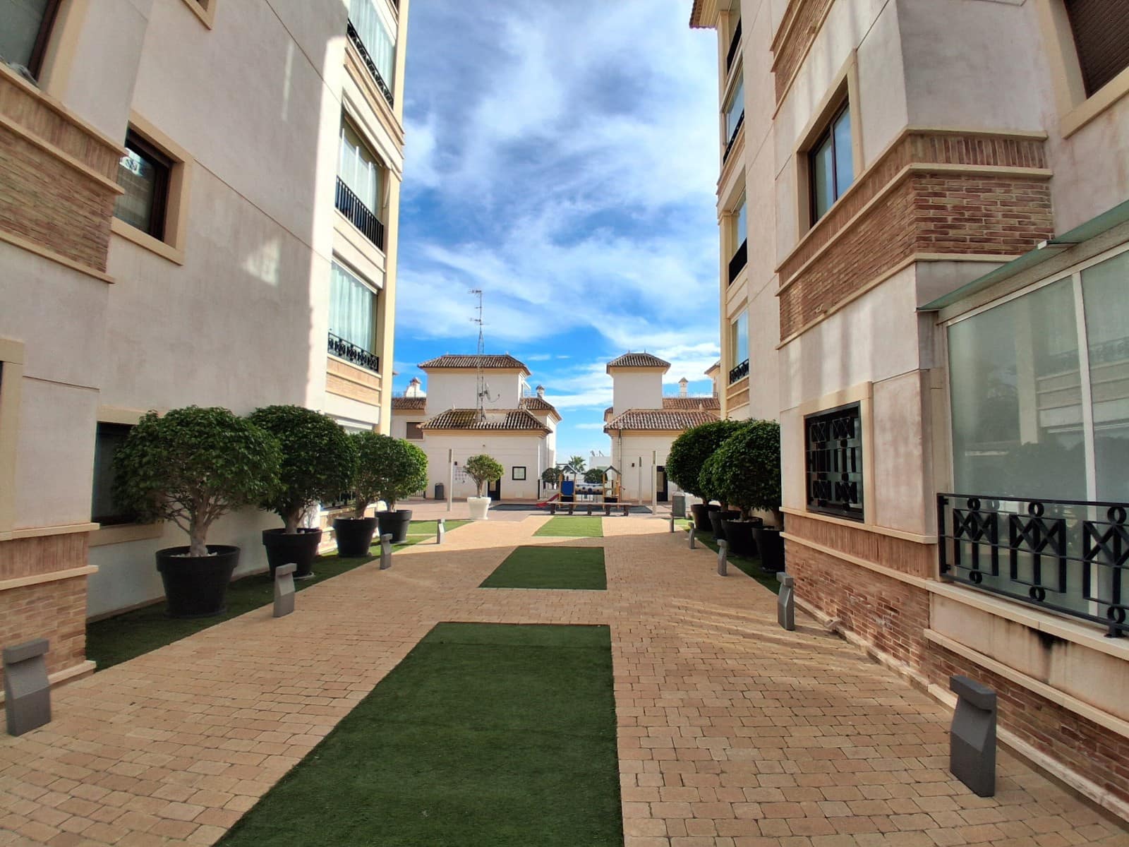 Apartamento de 2 habitaciones en Guardamar del Segura en venta con piscina - 235.000 € (Ref: 9574132)