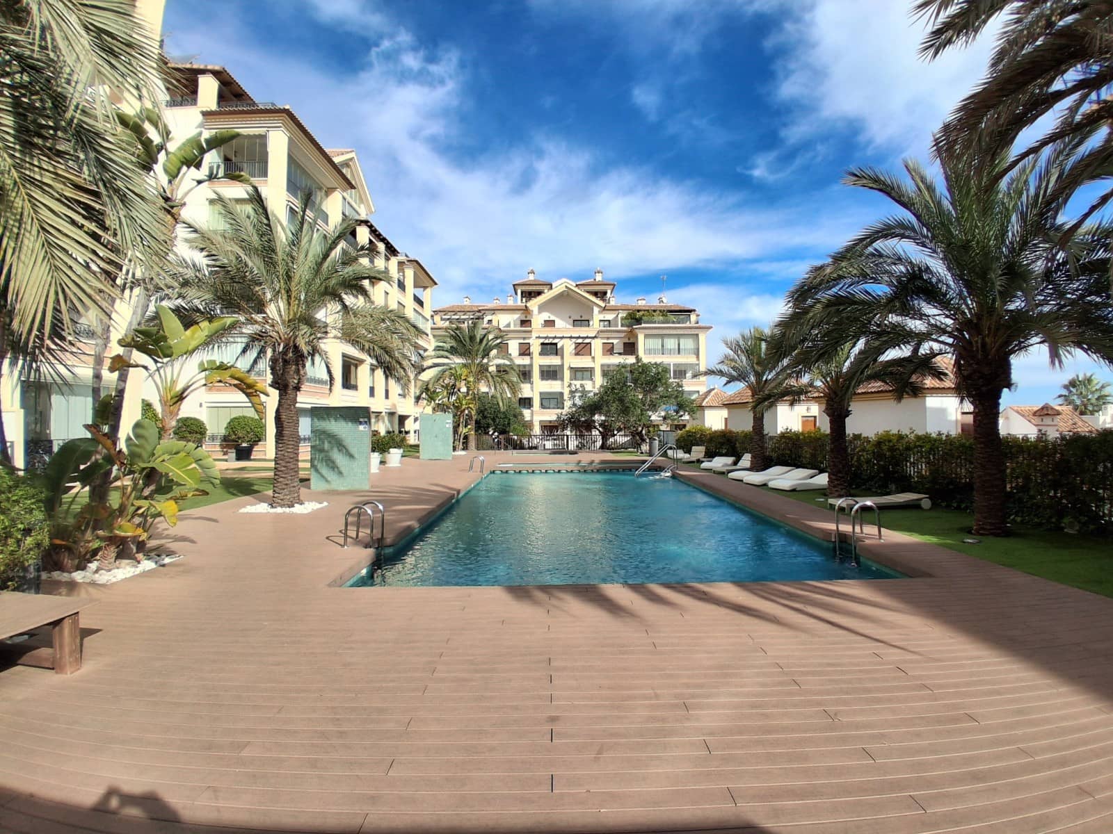 Apartamento de 2 habitaciones en Guardamar del Segura en venta con piscina - 235.000 € (Ref: 9574132)