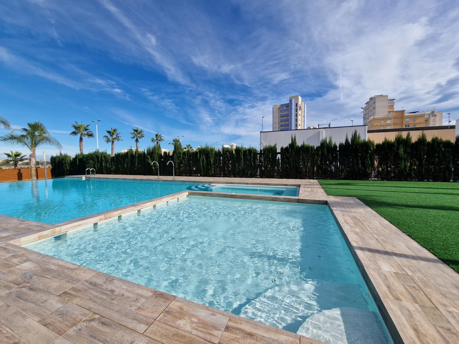 Apartamento de 2 habitaciones en Guardamar del Segura en venta con piscina - 249.900 € (Ref: 9584441)