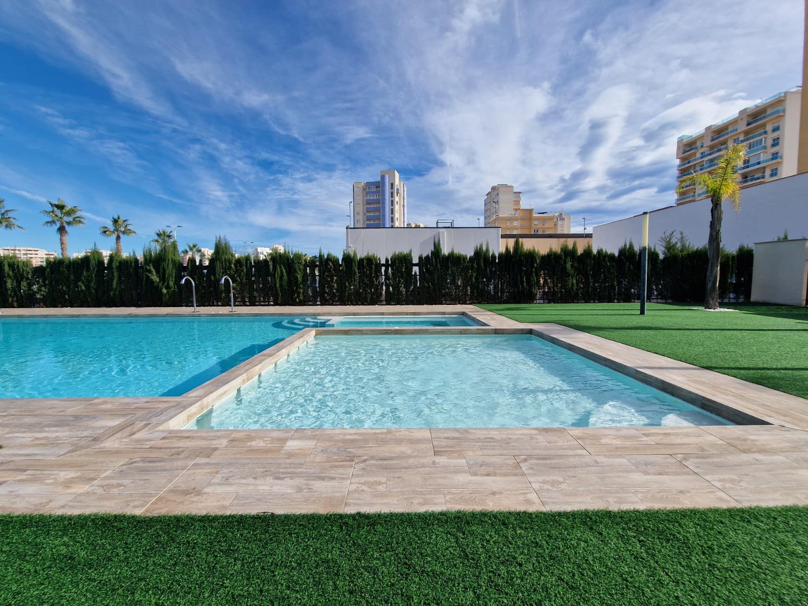 Apartamento de 2 habitaciones en Guardamar del Segura en venta con piscina - 249.900 € (Ref: 9584441)