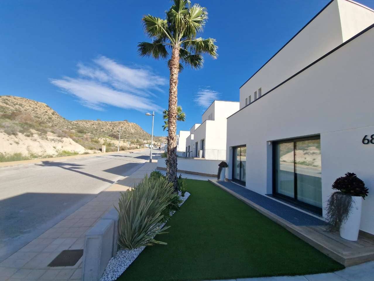 3 soverom Villa til salgs i Monforte del Cid med svømmebasseng - € 795 000 (Ref: 9619117)