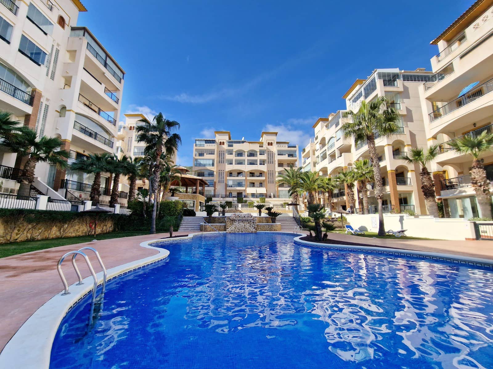 2 sovrum Takvåning till salu i Guardamar del Segura med pool - 470 000 € (Ref: 9635193)