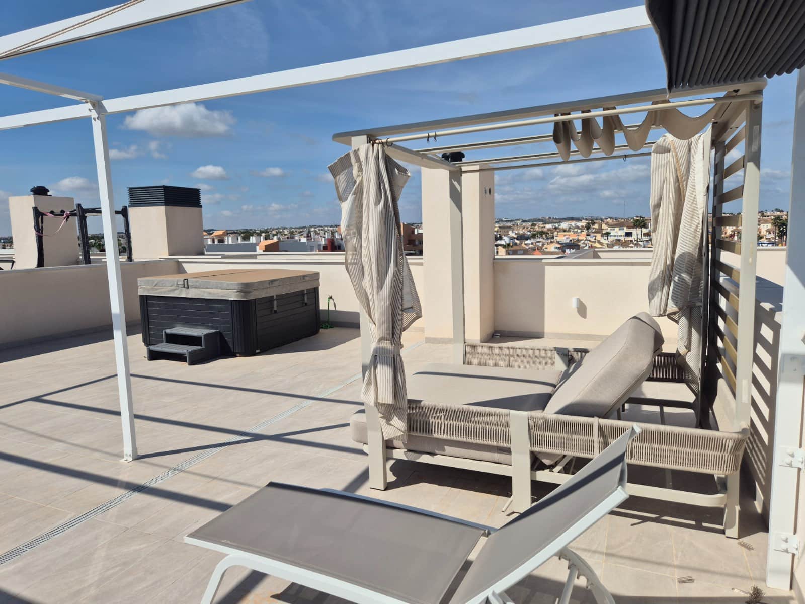 2 chambre Penthouse à vendre à Playa Flamenca avec piscine - 549 000 € (Ref: 9677037)