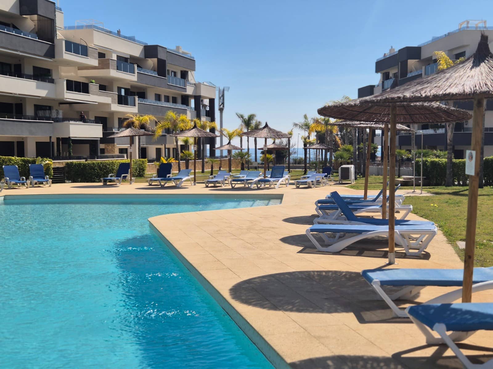 2 chambre Penthouse à vendre à Playa Flamenca avec piscine - 549 000 € (Ref: 9677037)