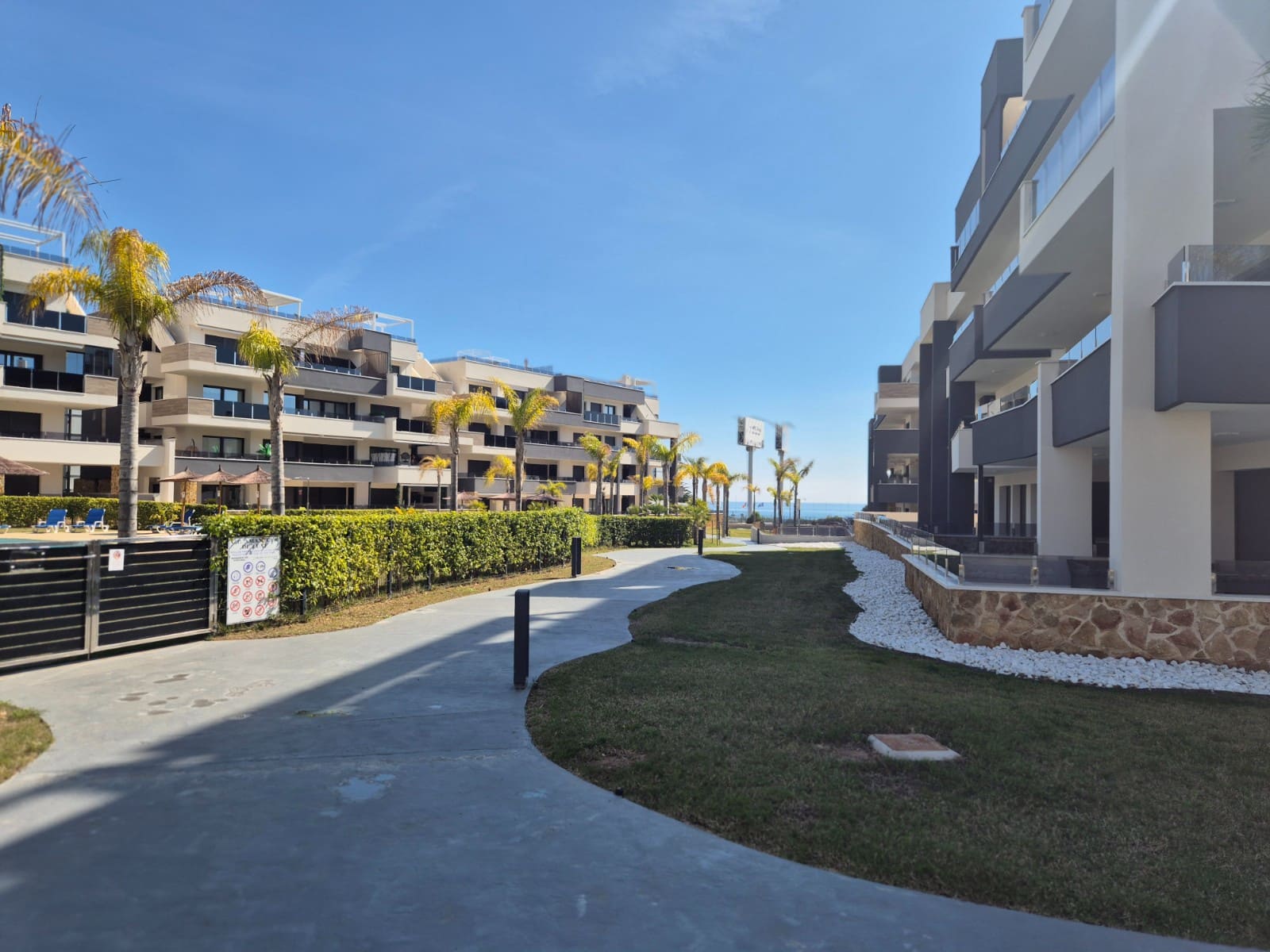 2 chambre Penthouse à vendre à Playa Flamenca avec piscine - 549 000 € (Ref: 9677037)