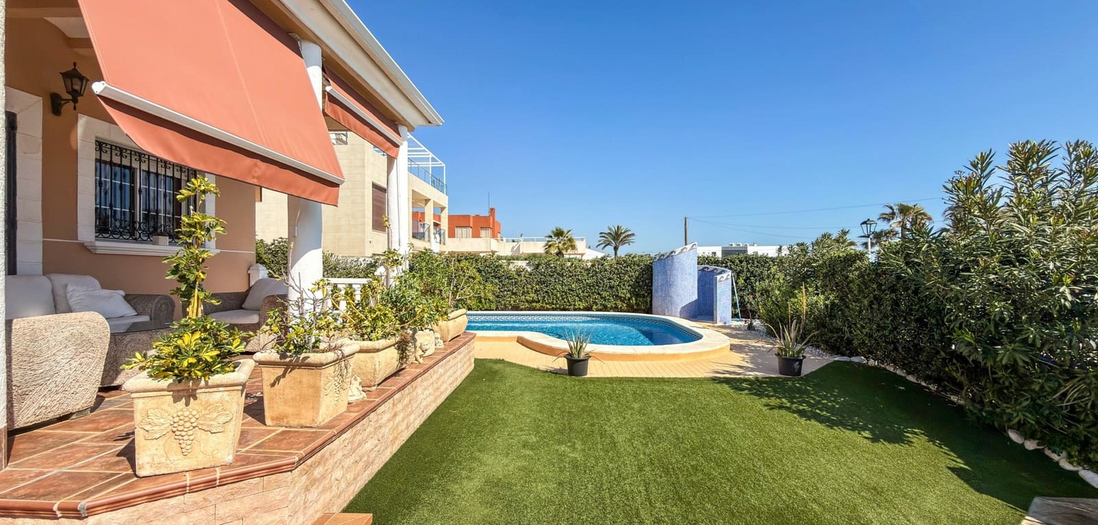 5 Zimmer Villa zu verkaufen in La Mata mit Pool - 950.000 € (Ref: 9721463)