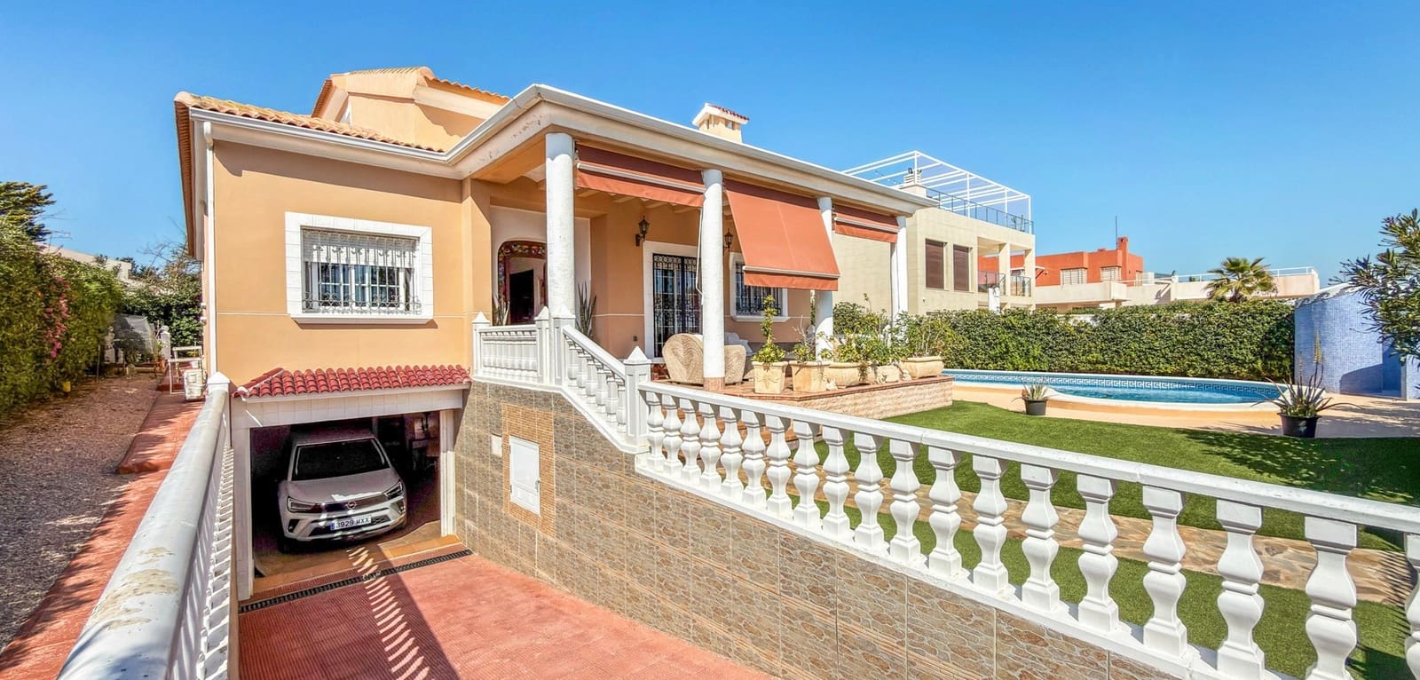 5 Zimmer Villa zu verkaufen in La Mata mit Pool - 950.000 € (Ref: 9721463)