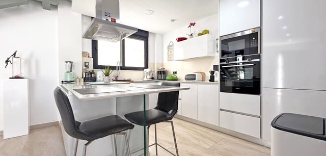 3 slaapkamer Villa te koop in Villamartin, Orihuela met zwembad - € 495.000 (Ref: 9749444)