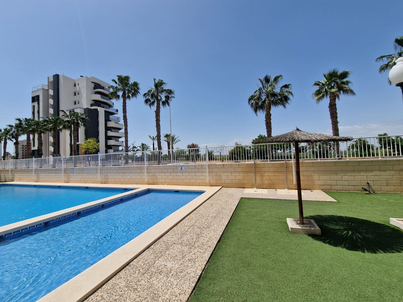 2 sovrum Lägenhet till salu i Guardamar del Segura med pool - 179 000 € (Ref: 9807192)