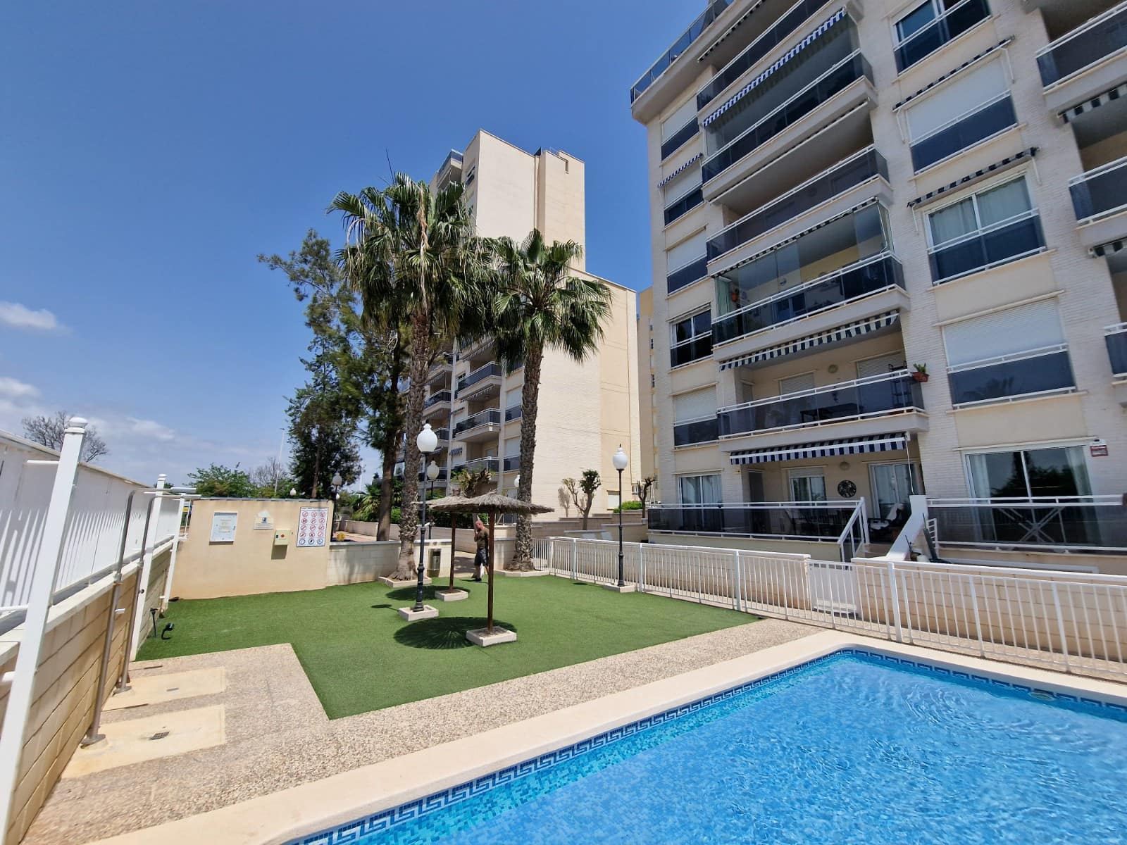 2 sovrum Lägenhet till salu i Guardamar del Segura med pool - 179 000 € (Ref: 9807192)