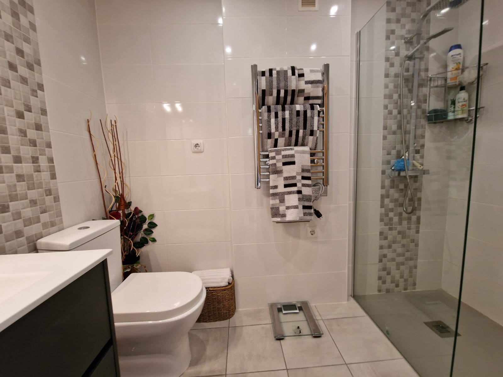 2 bedroom Apartment for sale in Almoradi with pool - € 112,500 (Ref: 9808596)