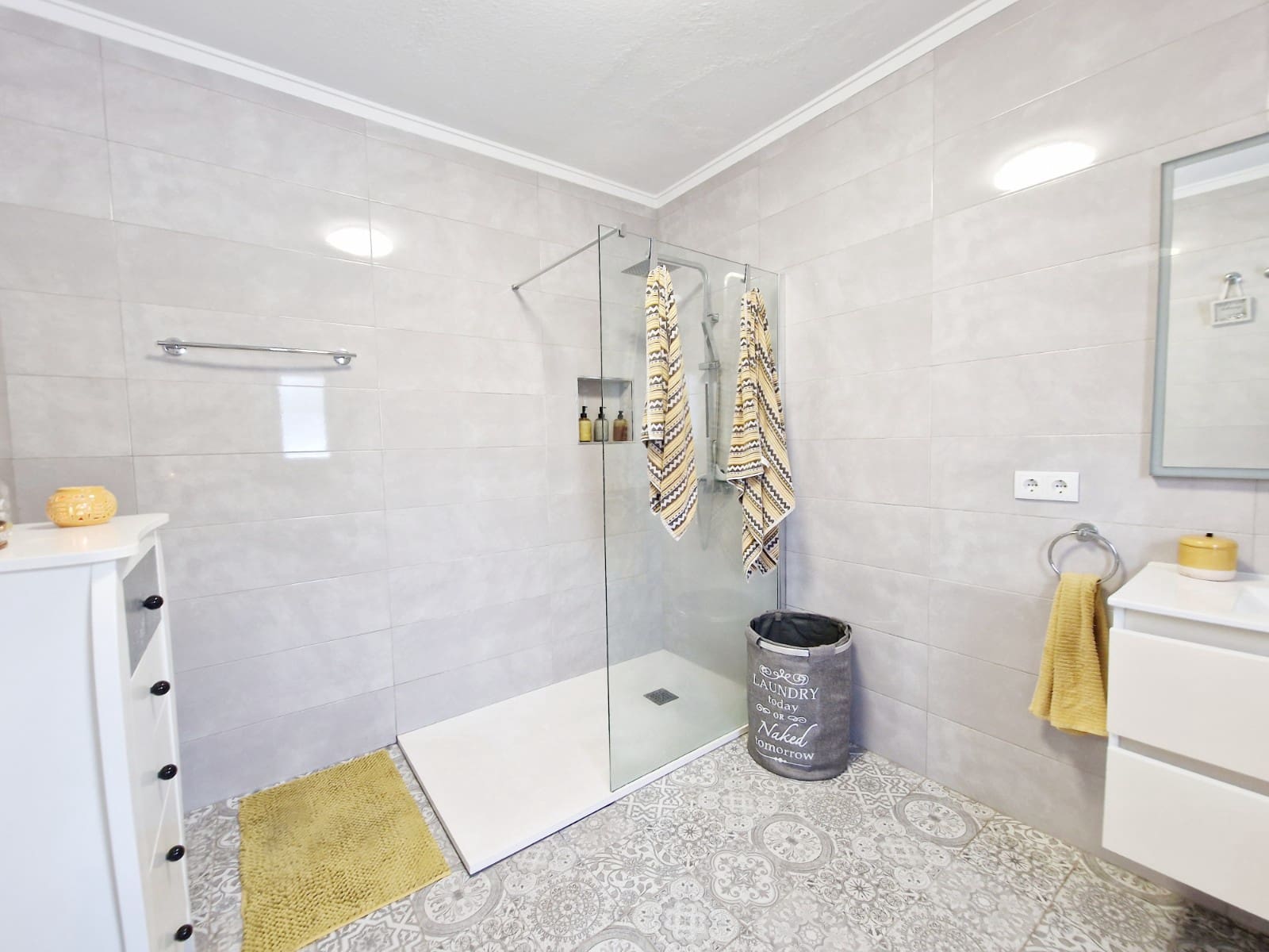 3 bedroom Villa for sale in Pueblo Bravo with pool - € 440,000 (Ref: 9815222)