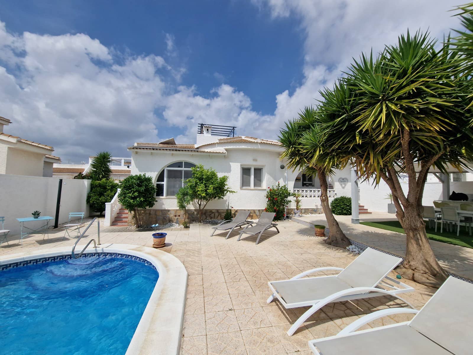 3 bedroom Villa for sale in Pueblo Bravo with pool - € 440,000 (Ref: 9815222)