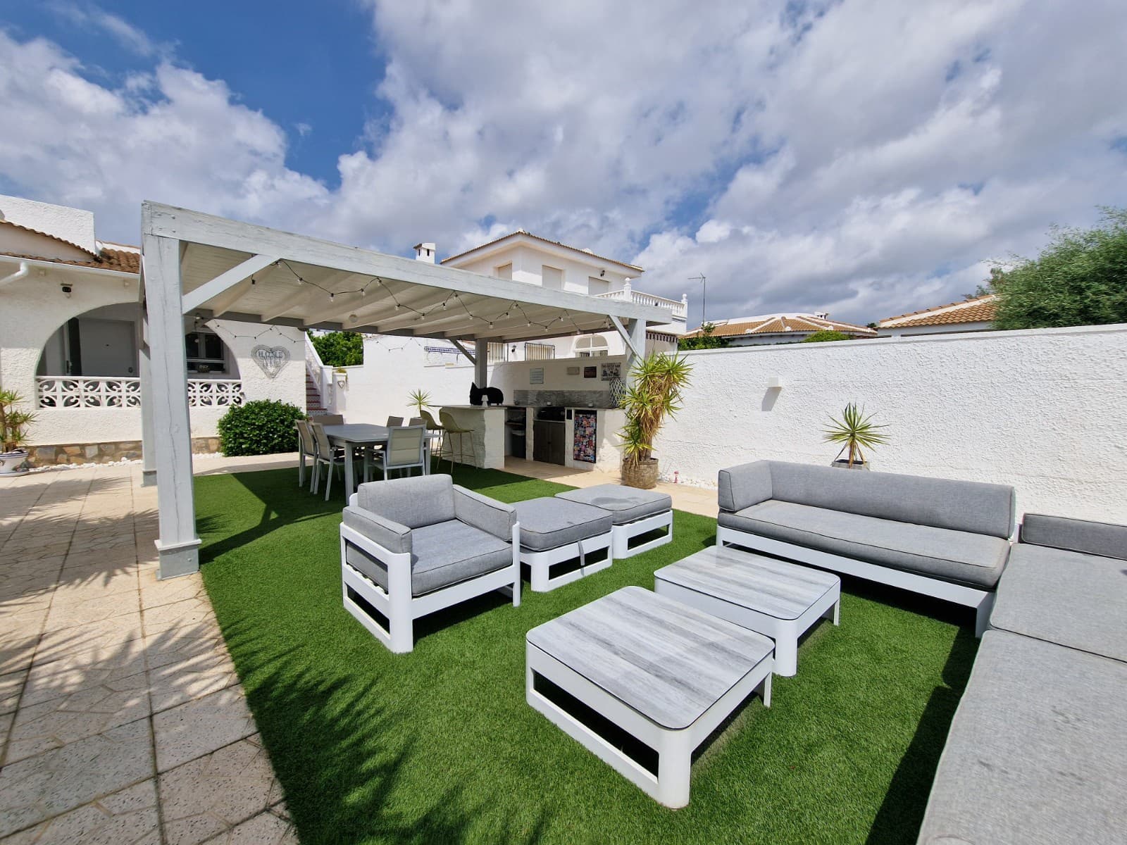 3 bedroom Villa for sale in Pueblo Bravo with pool - € 440,000 (Ref: 9815222)