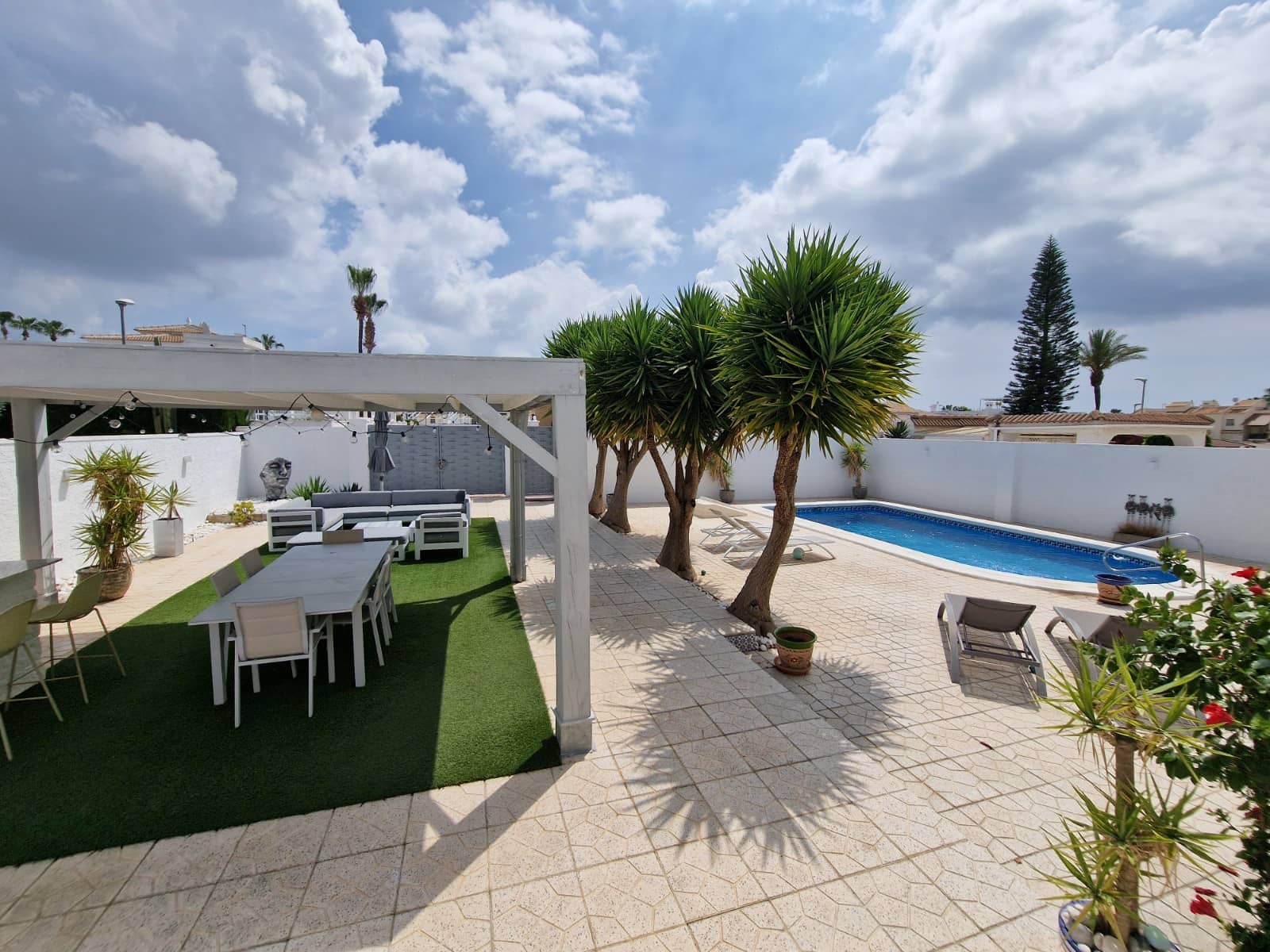 3 bedroom Villa for sale in Pueblo Bravo with pool - € 440,000 (Ref: 9815222)