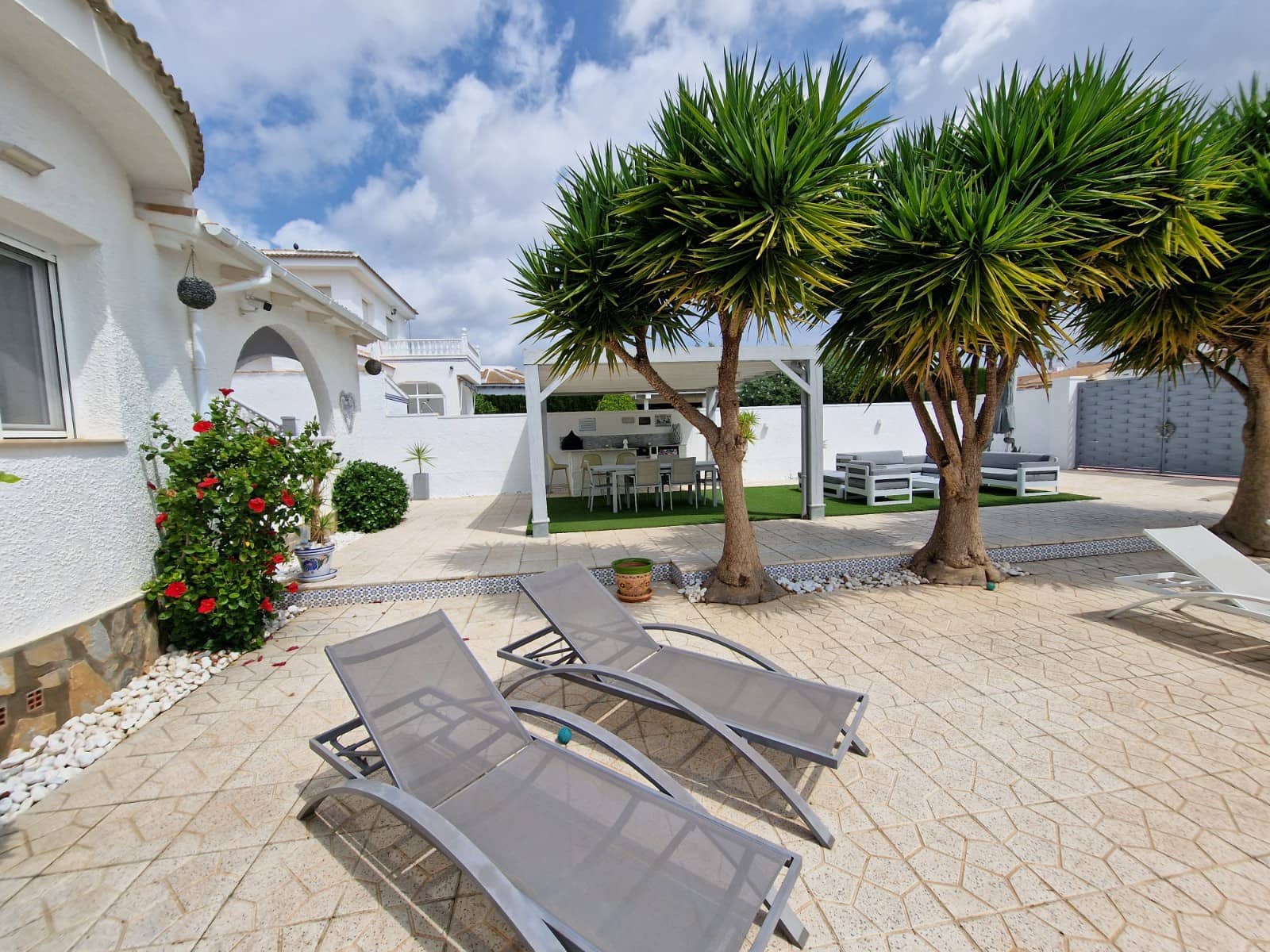 3 bedroom Villa for sale in Pueblo Bravo with pool - € 440,000 (Ref: 9815222)