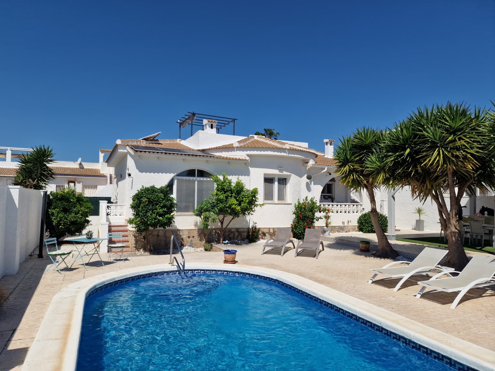 3 bedroom Villa for sale in Pueblo Bravo with pool - € 440,000 (Ref: 9815222)