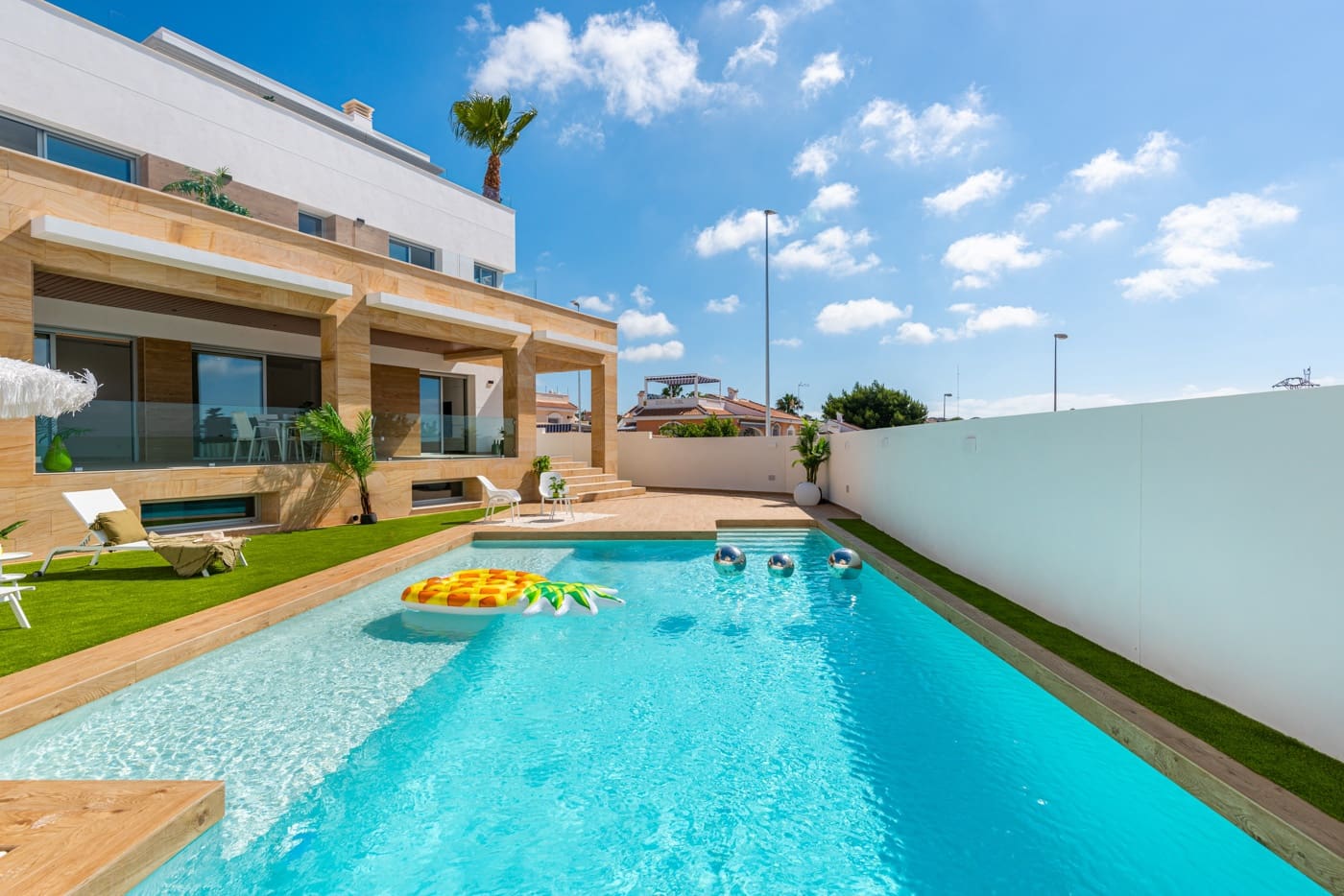 4 soveværelse Villa til salg i Ciudad Quesada med swimmingpool garage - € 988.505 (Ref: 9984525)