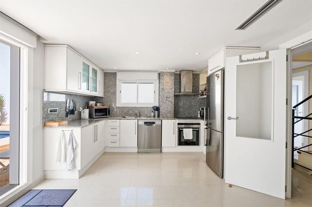 Hus til salgs i Altea - € 749 000 (Ref: 10073232)