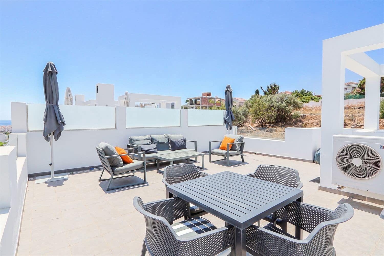 Reihenhaus zu verkaufen in Nerja - 449.000 € (Ref: 10098765)