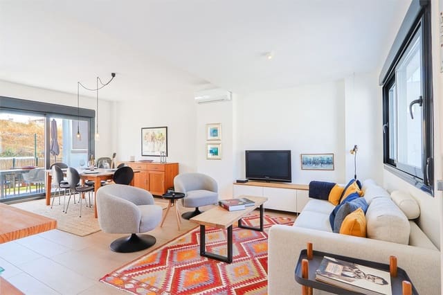 Rivitalo myytävänä paikassa Avda Pescia - Ctra de Frigiliana, Nerja - 449 000 € (Ref: 10098765)