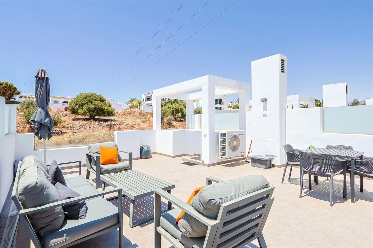 Reihenhaus zu verkaufen in Nerja - 449.000 € (Ref: 10098765)