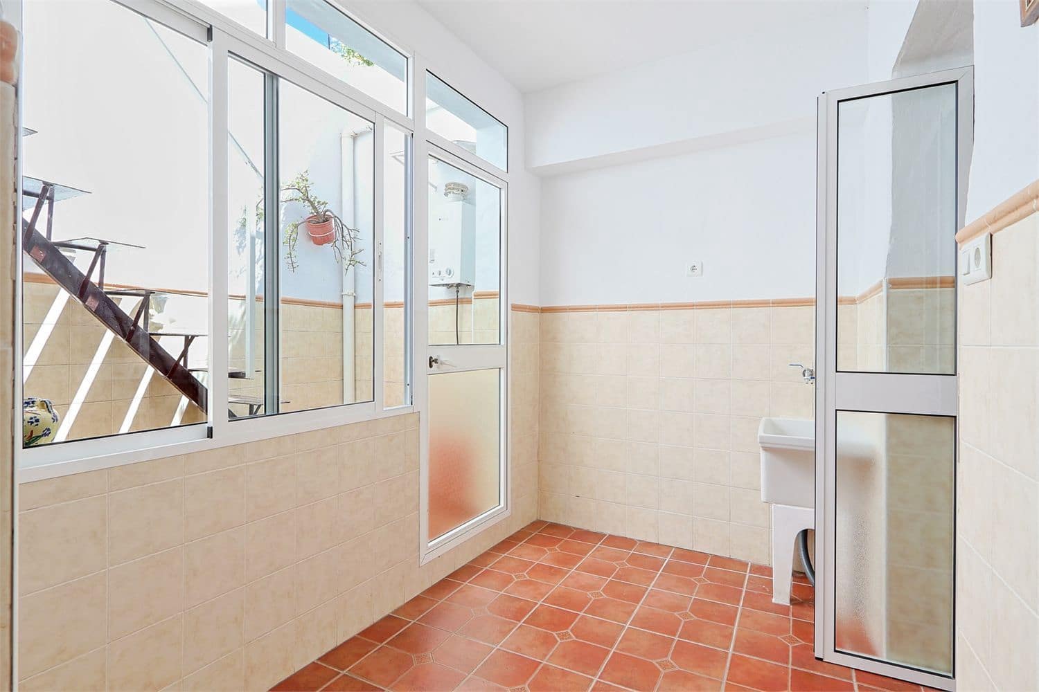 Omakotitalo myytävänä paikassa Nerja - 465 000 € (Ref: 10098768)
