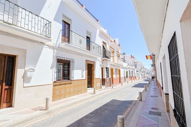 Omakotitalo myytävänä paikassa Centro, Nerja - 465 000 € (Ref: 10098768)