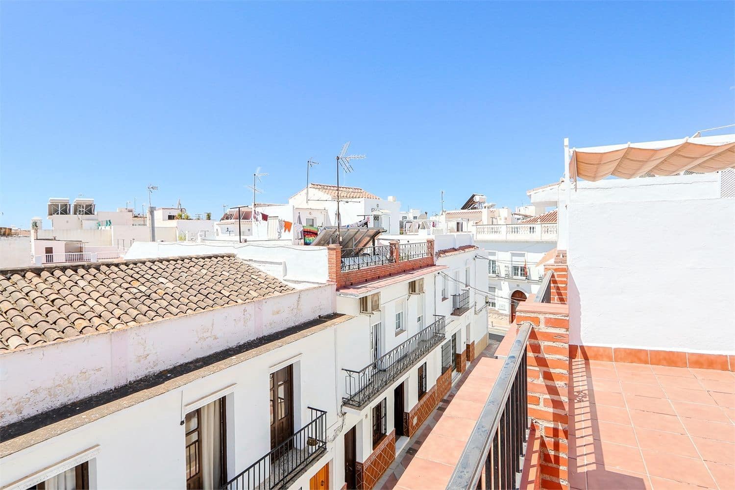 Omakotitalo myytävänä paikassa Nerja - 465 000 € (Ref: 10098768)
