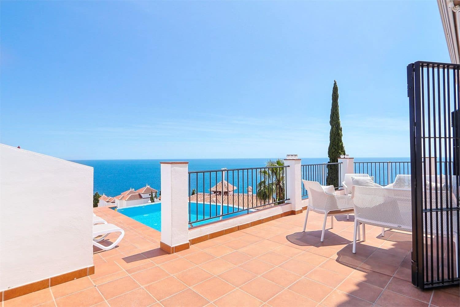 5 sovrum Villa till salu i Nerja med pool garage - 915 000 € (Ref: 10098773)