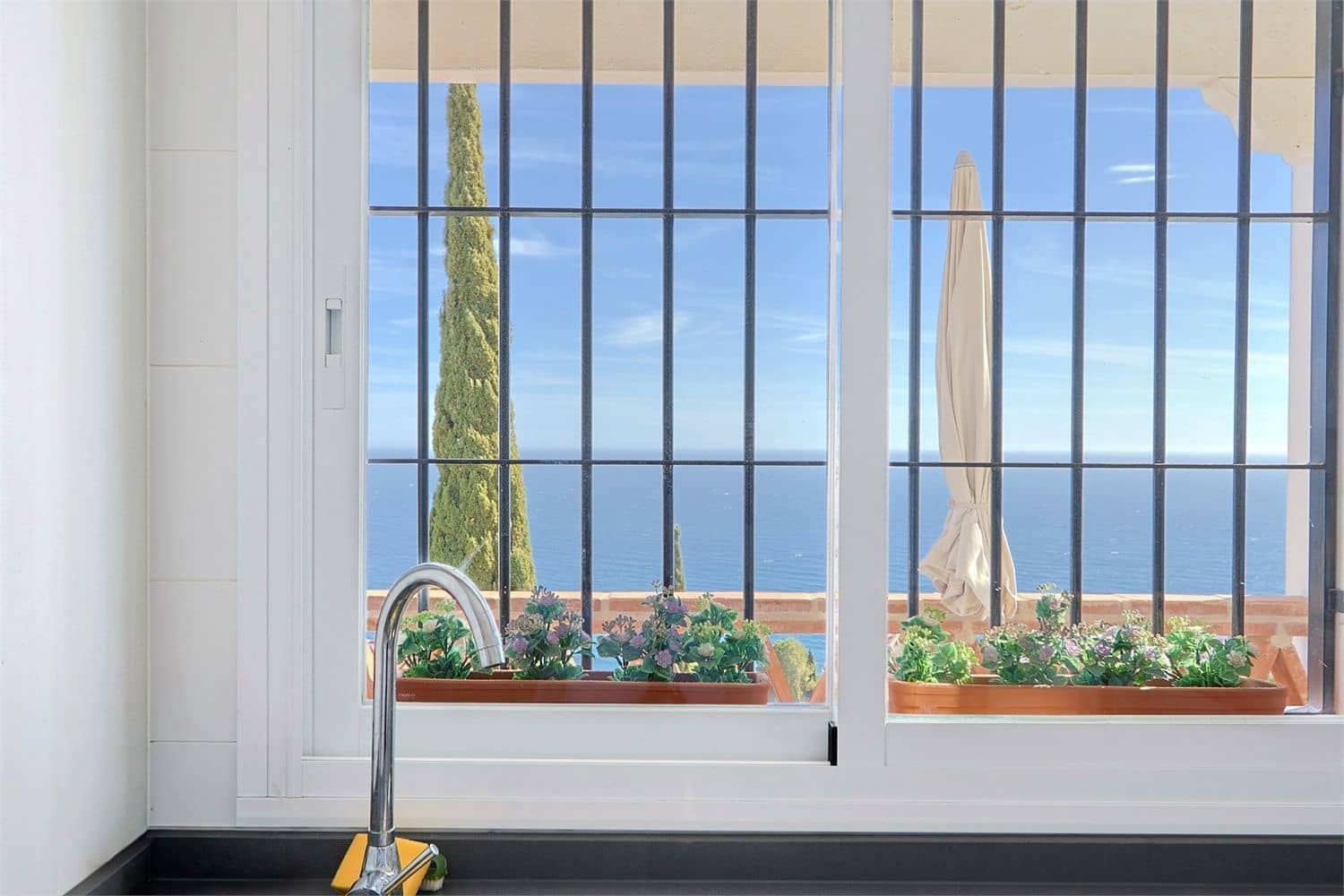5 sovrum Villa till salu i Nerja med pool garage - 915 000 € (Ref: 10098773)